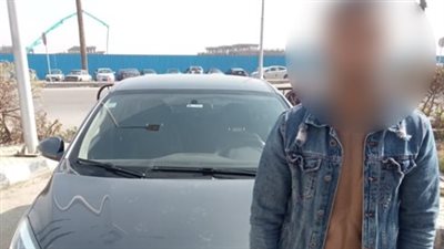 أدى حركات استعراضية.. ضبط قائد سيارة لقيادتها برعونة أعلى كوبري أكتوبر