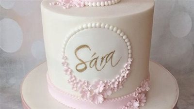 تورتة عيد ميلاد شيك ومبهجة.. اكتب اسم من تحب على هديته