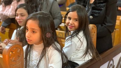 الصغار يزينون الكنائس خلال قداس عيد الميلاد في بورسعيد | صور