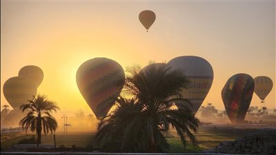 تزامنا مع عيد الميلاد المجيد.. تحليق 35 رحلة بالون طائر تقل 900 سائح في سماء الأقصر