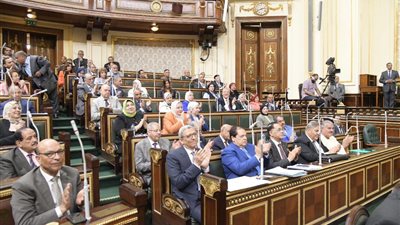 نواب ينتقدون رواتب العاملين في البترول: هل يتقاضون 146 ألف جنيه فقط في العام؟