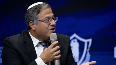 وزير إسرائيلي: بايدن مشغول بتقديم المساعدات لحماس.. ونخطط لتشجيع سكان غزة على الهجرة