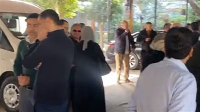 وصول جثمان ابن عم الرئيس الأسبق حسني مبارك إلى مسجد مصطفى محمود لأداء صلاة الجنازة | بث مباشر