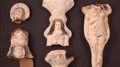 الآثار تعلن اكتشاف مقابر بها مومياوات وتوابيت وأقنعة ذهبية بالمنيا