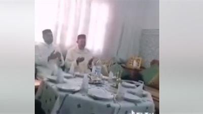 سيدة تقيم عزاء لـ قطة بالمغرب بحضور علماء دين.. وجدل على السوشيال ميديا