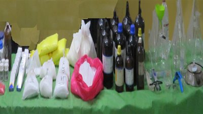 القبض على تاجر بحوزته مواد خام لصناعة المخدرات في أكتوبر