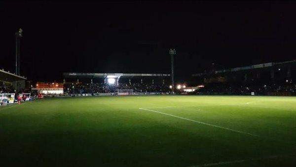انقطاع إضائة ملعب