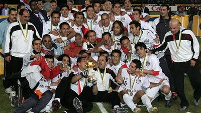 حكايات مصر في الكان 5.. حسن شحاتة يخطف لقبًا تاريخيًا تمهيدًا للثلاثية