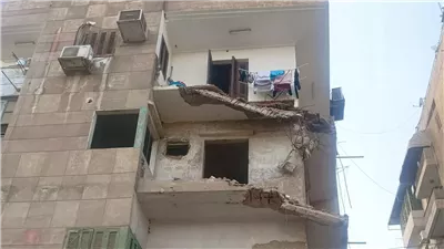 وقعت بيها البلكونة وهي بتنشر.. التحقيق في واقعة انهيار شرفة منزل بالمحلة وإصابة سيدة