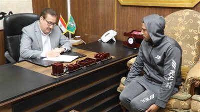 محافظ المنوفية يقدم مساعدات إنسانية ويوجه بفحص الشكاوى خلال اللقاء اليومي للمواطنين