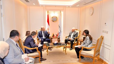 وزير النقل يستقبل سفير ليتوانيا بالقاهرة لبحث سبل التعاون المشترك