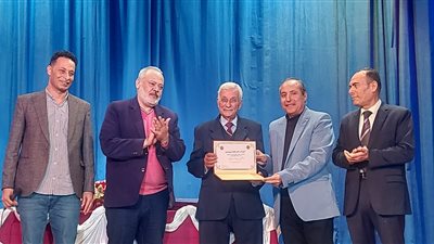 احتفاء كبير بالدكتور يوسف نوفل في العودة إلى الجذور | صور