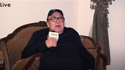 أسرة الفنان عماد محرم تتراجع عن وصيته وتعلن استقبالها عزاء الراحل اليوم بمسجد الشرطة