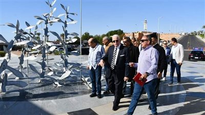 محافظ جنوب سيناء يتفقد النصب التذكاري لضحايا الطائرة الفرنسية بشرم الشيخ قبل زيارة أهالي الضحايا