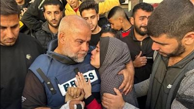 أول تعليق من وائل الدحدوح فور وصوله معبر رفح: غادرت من أجل العلاج | خاص