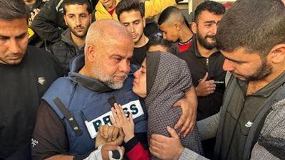 وائل الدحدوح عن وفاة والدته: ما أصعب أن تتكالب الأوجاع والأحزان دفعة واحدة