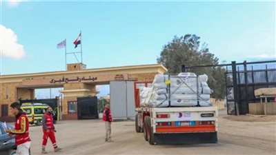 مصر تنفي أكاذيب تحصيل رسوم إضافية بمعبر رفح | بث مباشر