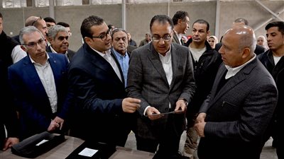 باستثمارات 6 ملايين يورو.. رئيس الوزراء يتفقد مصنع هيما فوم للبلاستيك بـ اقتصادية قناة السويس