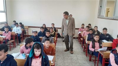 وكيل وزارة التربية والتعليم بالبحر الأحمر يتفقد سير الامتحانات بالغردقة| صور