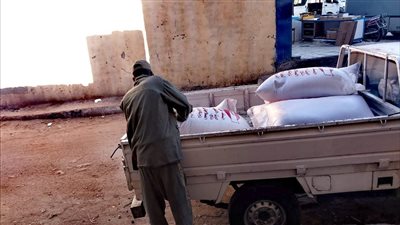 سلامة الغذاء بالأقصر تضبط أكثر من نصف طن فول سوداني غير صالح للاستهلاك 