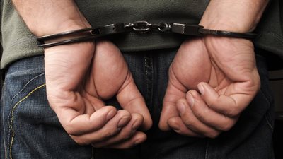 تفاصيل ضبط طبيب نساء شهير يجري عمليات إجهاض بالجيزة| بث مباشر 