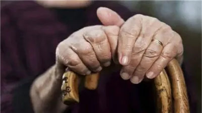 زهقت من تصرفاته.. سبعينية تطعن ابنها لمنعه من تعاطي المخدرات