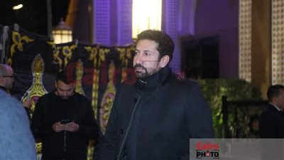 أنغام وهاني رمزي يقدمان واجب العزاء في والدة الفنانة لطيفة بمسجد الشرطة | بث مباشر