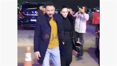 مي فاروق ومحمد العمروسي يقدمان واجب العزاء بوالدة لطيفة في أول ظهور لهما بعد خطبتهما