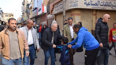 محافظ الأقصر يوجه المحال التجارية بطلاء واجهاتها بلون موحد حفاظا على المظهر الحضاري