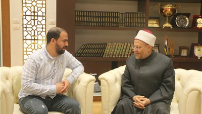 المفتي يحسم حكم مقاطعة فيس بوك وX كونهما منحازين للرواية الإسرائيلية على حساب الفلسطينيين | خاص