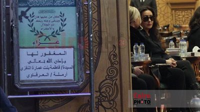 بحضور بوسي.. لطيفة تستقبل عزاء والدتها في مسجد الشرطة بالشيخ زايد | بث مباشر