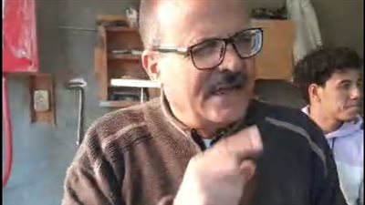 أشهر نجار أصم بالمنيا يستضيف شباب الصم والبكم داخل ورشته لتعليمهم حرفة النجارة بالمجان| بث مباشر 