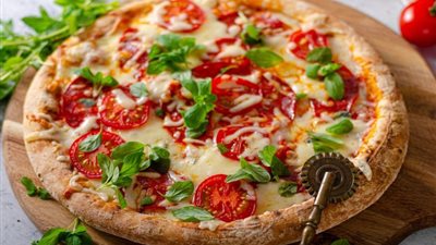 طريقة عمل صلصة البيتزا سهلة.. بخطوات بسيطة ونكهة غنية