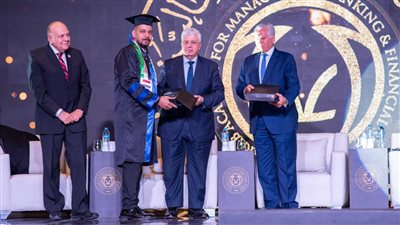 وزير التعليم العالي يشهد حفل تخرج طلاب الأكاديمية العربية للعلوم الإدارية والمالية والمصرفية| صور 