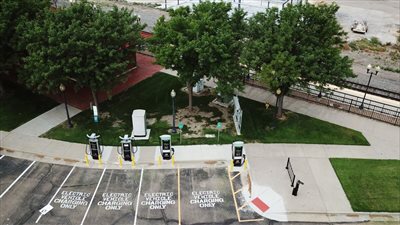 LG تفتتح أول مصنع لمحطة شحن السيارات الكهربائية في أمريكا