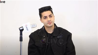 إنسان عفوي.. عنبة في رسالة غامضة: عمري ما حقدت على حد