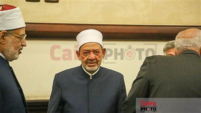 الإمام الأكبر يصل إلى عزاء والدة وكيل الأزهر الشريف