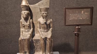 متحف الأقصر يعلن عن عرض تمثال مزدوج للإله آمون وزوجته الآلهة موت 