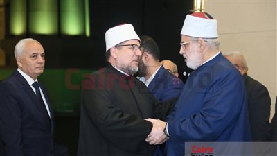 الإمام الطيب ووزير الأوقاف يقدمان واجب العزاء في والدة وكيل الأزهر| بث مباشر 