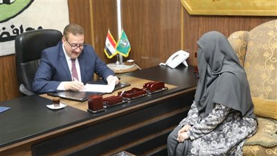 محافظ المنوفية يوجه بحلول فورية ومساعدات إنسانية خلال لقائه بالمواطنين