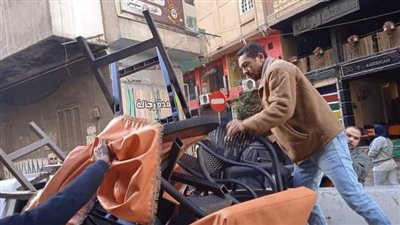 حملة أمنية لإزالة إشغالات الباعة الجائلين ومنع وقوف التوك توك بميدان حلوان 