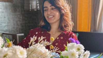 بعد إصابة الممثلة الهندية سامنثا روث بها.. تعرف على أعراض حساسية الزهور