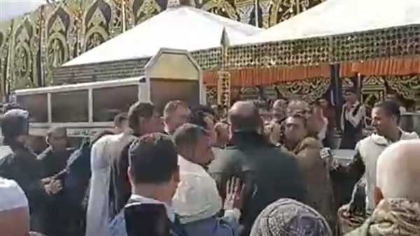 تشييع جثمان مدير