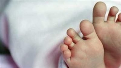 على طريقة فيلم حين ميسرة.. عامل نظافة يعثر على رضيع أسفل كرسي عربة قطار بالدقهلية |بث مباشر 