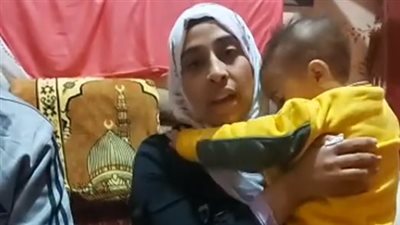 والدة رضيع مصاب بالإيدز في المحلة تنهار بالبكاء: نفسي يتعالج ومستشفى يقبله| بث مباشر 