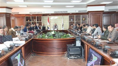 محافظ بني سويف يناقش الإجراءات اللازمة للبدء في مشروع إنشاء كوبري الشاملة 