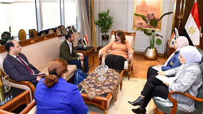 الهجرة تستقبل الخبير مينا حنين لبحث تطعيم التطبيق التليفوني للمصريين بالخارج بمفردات الذكاء الاصطناعي