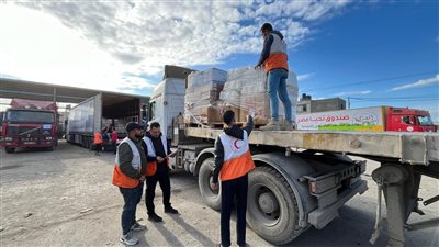 الهلال الأحمر: دخول 40 شاحنة مساعدات جديدة لغزة من معبر رفح