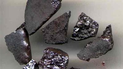 يعالج التساقط ويقوي البصر.. تعرف على فوائد كحل الأثمد للشعر والعيون