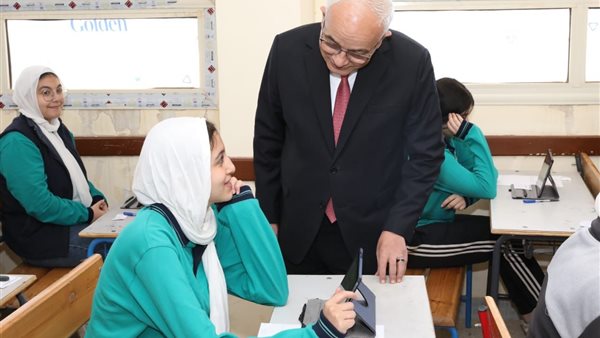 وزير التعليم يتابع